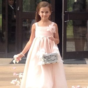 BEAUTIFUL  Flower Girl Dress( Jordan Fashion)